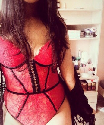 Я живу в Москве и готова исполнить все твои фантазии. Мои услуги включают секс, оральный и анальный секс, массаж и многое другое. Позволь мне быть твоей идеальной компаньонкой, которая сделает твои мечты реальностью. Я всегда готова подарить тебе незабываемую ночь, которую ты будешь помнить на протяжении всей жизни. У меня есть отличные отзывы от предыдущих клиентов, которые подтверждают мою профессиональность и нежность. Посмотри мои фото, чтобы увидеть, насколько привлекательна я. Жду тебя, чтобы создать вместе незабываемые моменты 😘💋 6296, 23 года